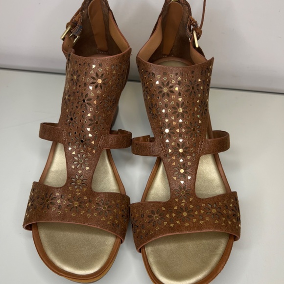 Kenneth Cole Reaction Women's Roll T-Strap Wedge Sandal Size 8 - Picture 10 of 16